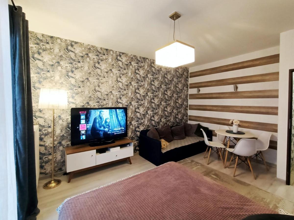 2-Room Apartment Nowy Dwór Mazowiecki Exteriör bild