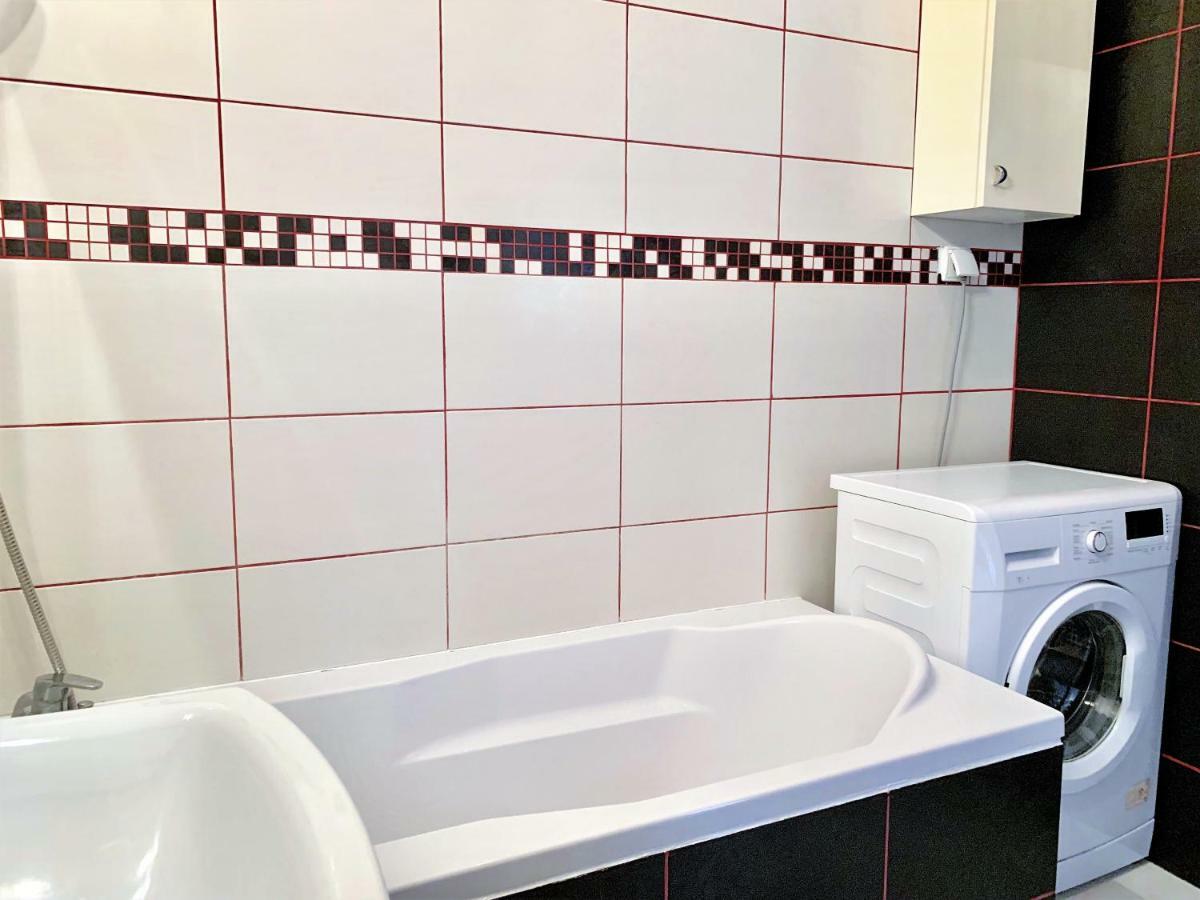 2-Room Apartment Nowy Dwór Mazowiecki Exteriör bild