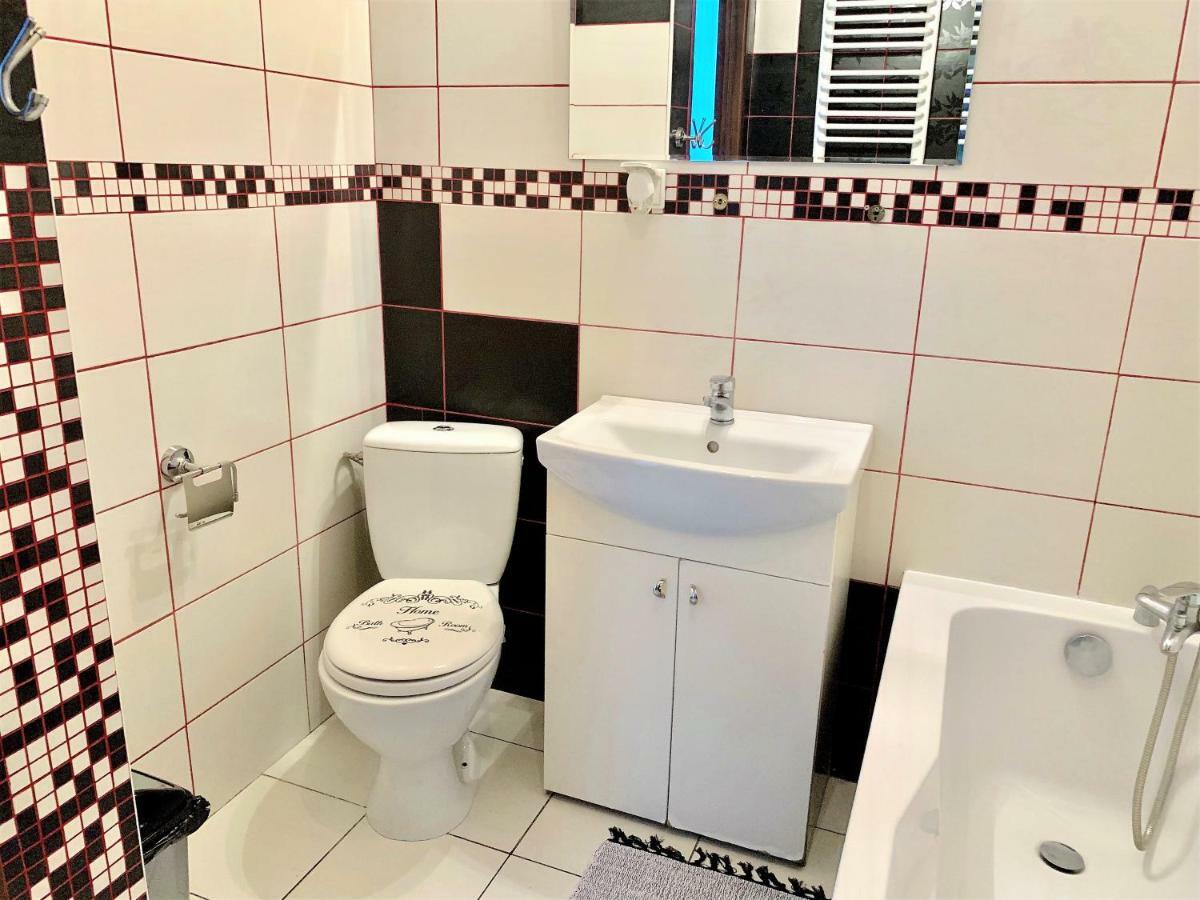 2-Room Apartment Nowy Dwór Mazowiecki Exteriör bild