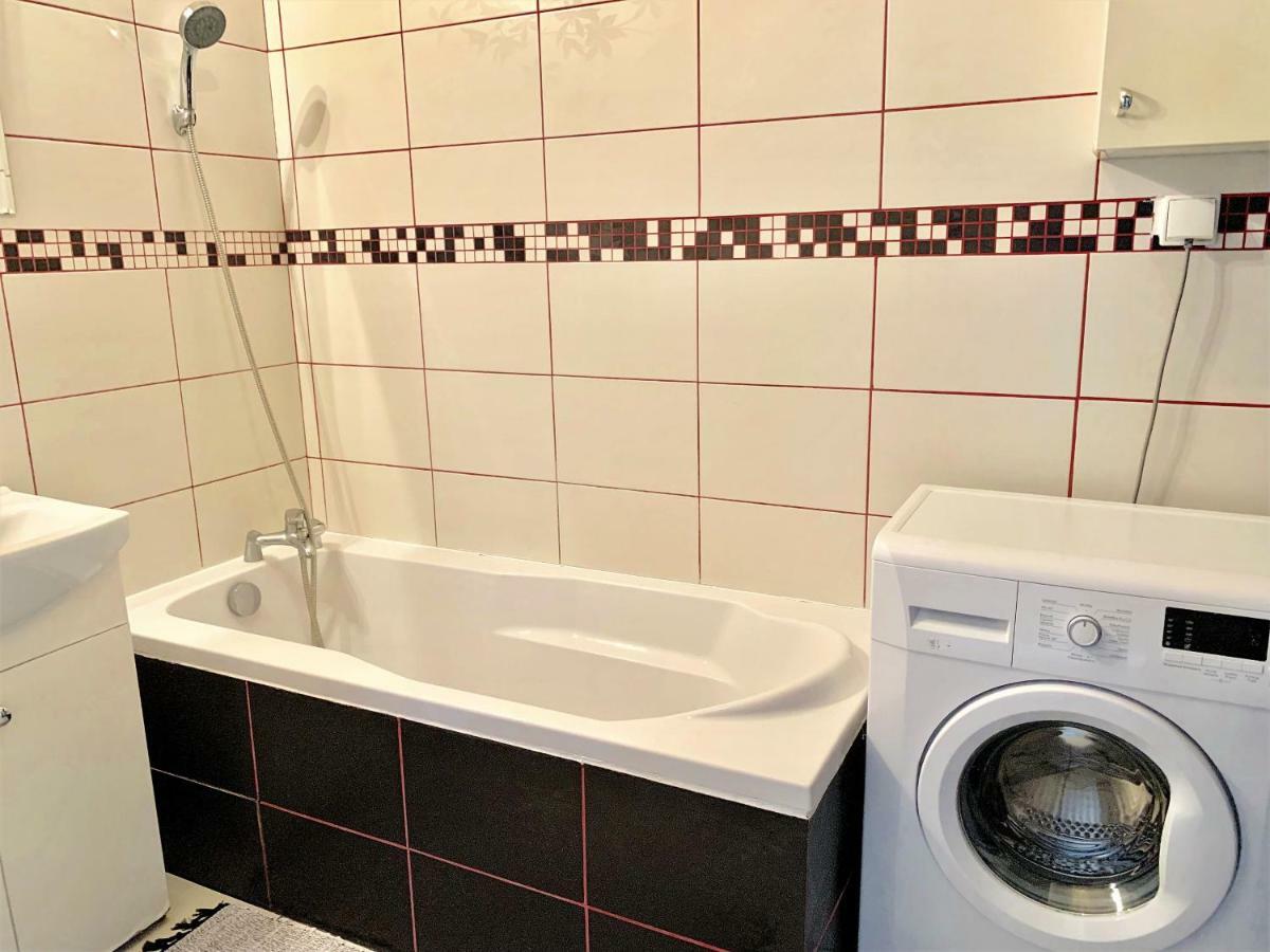 2-Room Apartment Nowy Dwór Mazowiecki Exteriör bild